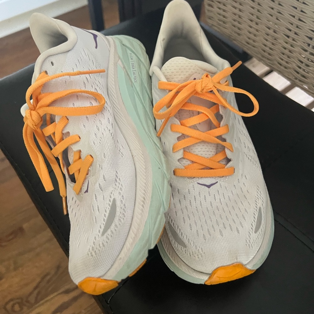 Hoka Clifton 8